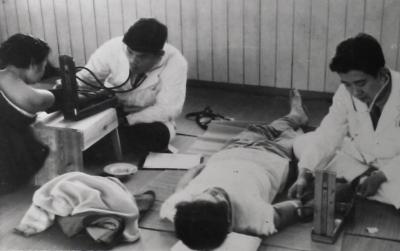 昭和36年より始まった九州大学との共同事業による町ぐるみの健康管理。