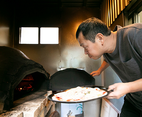 ピザ用の石窯も永山さんが作ったもの。