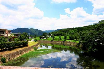 木々に覆われた山や、清らかに流れる川。