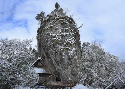 岩屋神社と権現岩